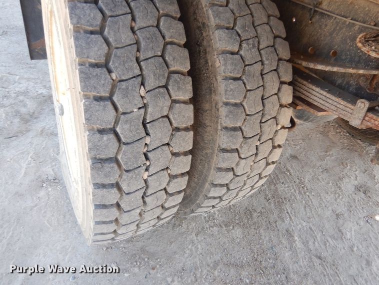 image for item FU9545 1997 Ford F700 flatbed truck with sprayer system