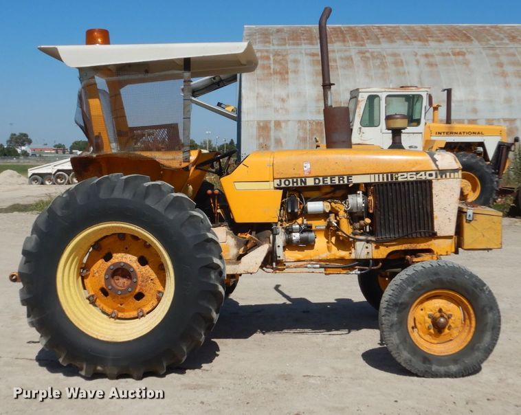 image for item FU9546 John Deere 2640 tractor