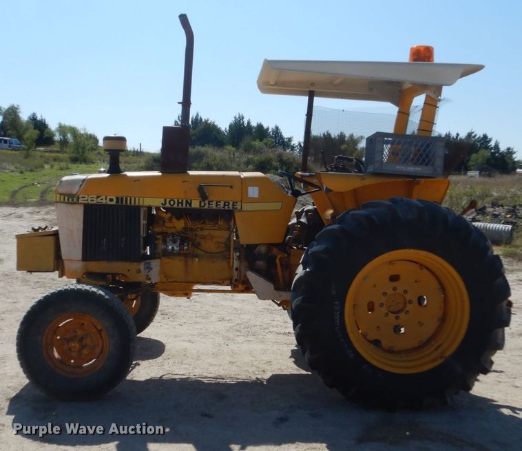 image for item FU9546 John Deere 2640 tractor