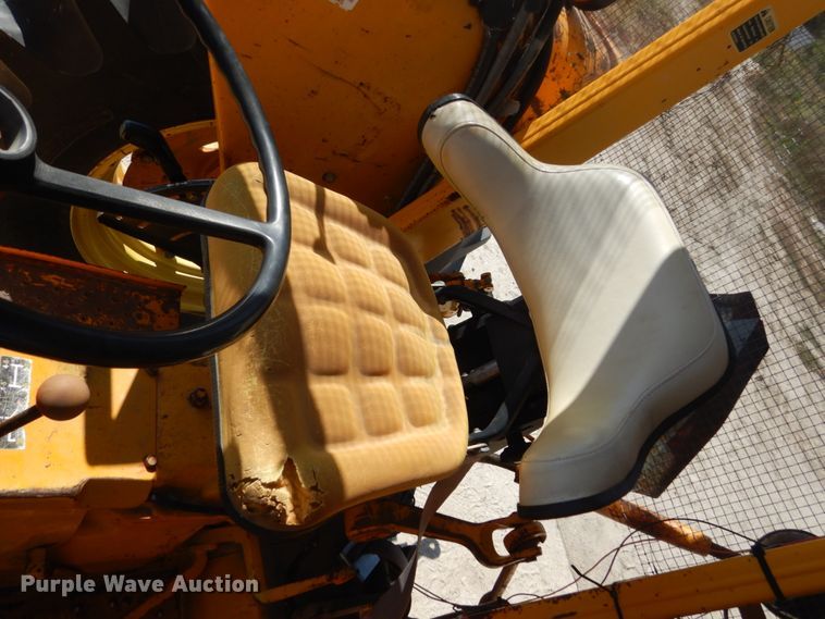 image for item FU9546 John Deere 2640 tractor