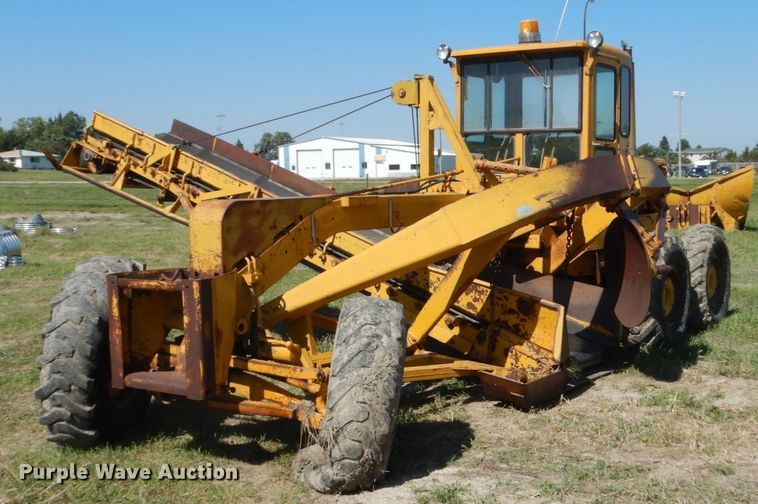 image for item FU9547 1972 Caterpillar 140 rigid frame motor grader