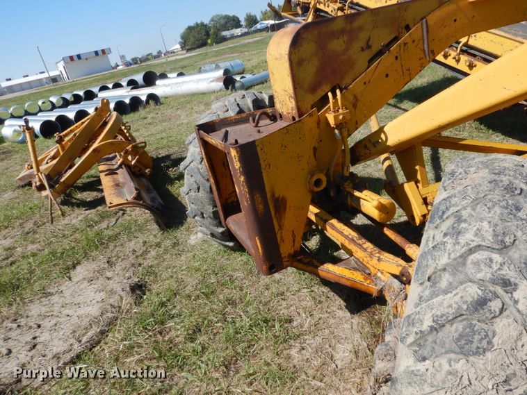 image for item FU9547 1972 Caterpillar 140 rigid frame motor grader