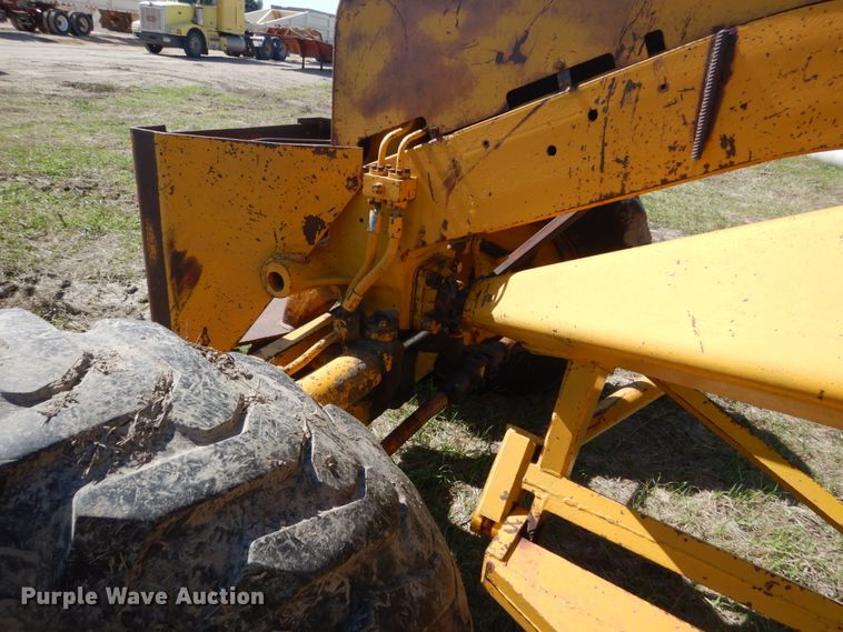 image for item FU9547 1972 Caterpillar 140 rigid frame motor grader