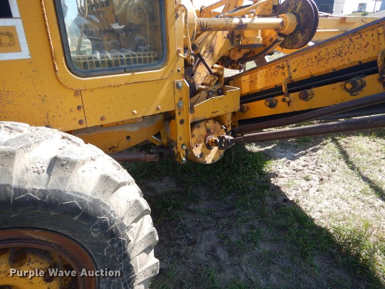 image for item FU9547 1972 Caterpillar 140 rigid frame motor grader
