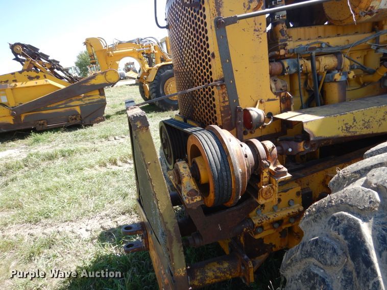 image for item FU9547 1972 Caterpillar 140 rigid frame motor grader