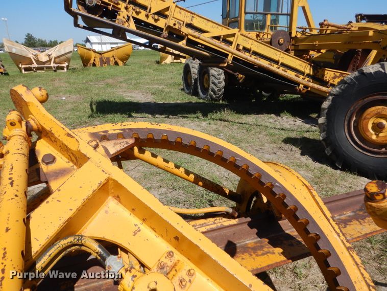 image for item FU9547 1972 Caterpillar 140 rigid frame motor grader