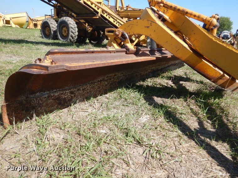image for item FU9547 1972 Caterpillar 140 rigid frame motor grader