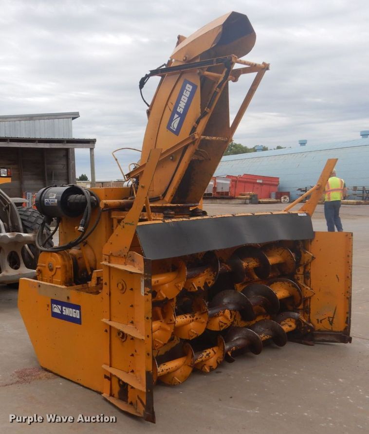 image for item FU9569 2002 Wausau MP3D snow blower