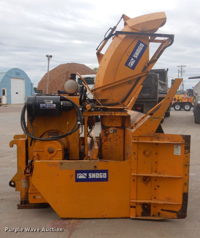 image for item FU9569 2002 Wausau MP3D snow blower