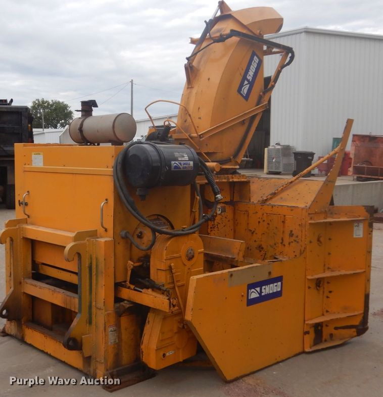 image for item FU9569 2002 Wausau MP3D snow blower