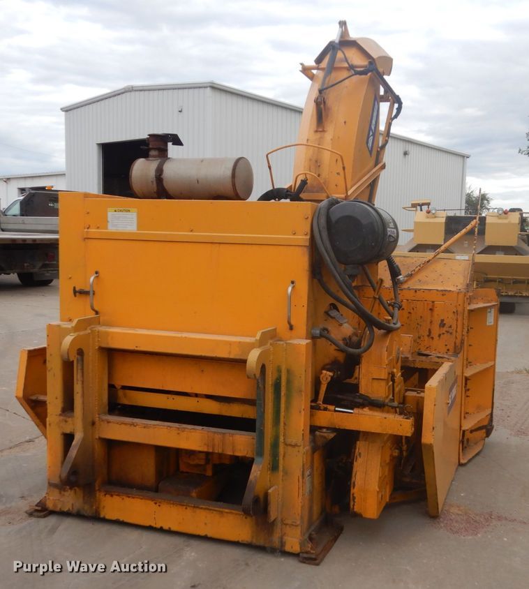 image for item FU9569 2002 Wausau MP3D snow blower