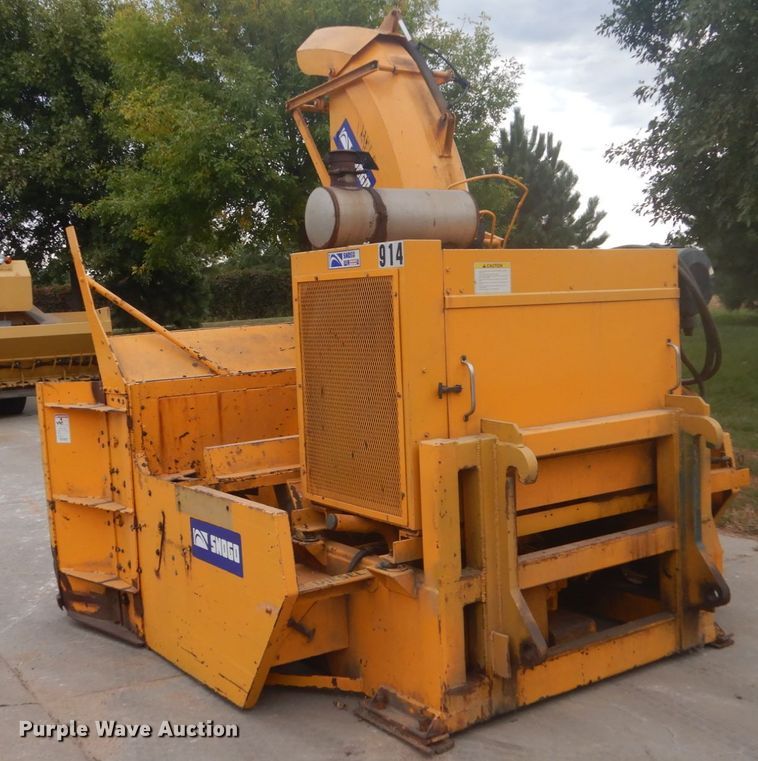 image for item FU9569 2002 Wausau MP3D snow blower