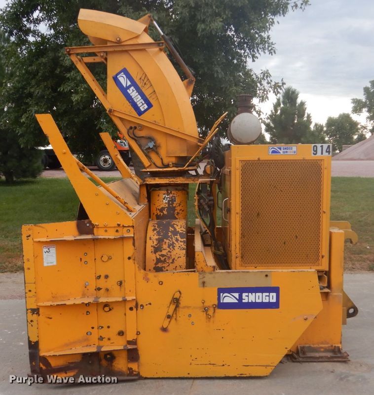 image for item FU9569 2002 Wausau MP3D snow blower