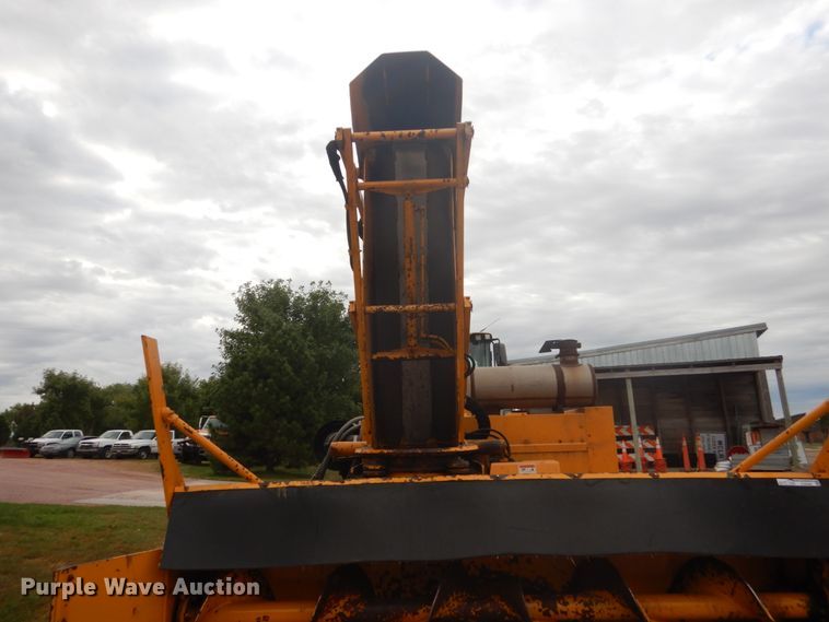 image for item FU9569 2002 Wausau MP3D snow blower