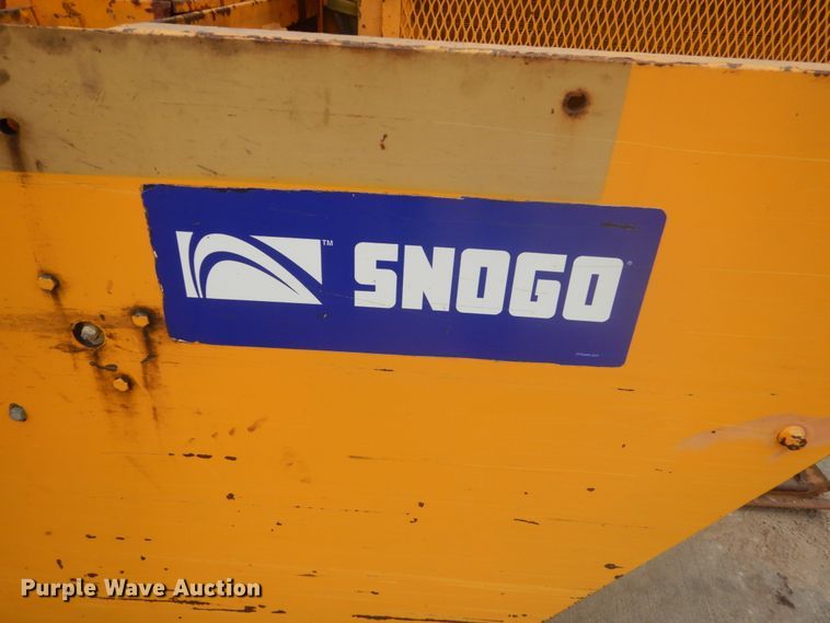 image for item FU9569 2002 Wausau MP3D snow blower