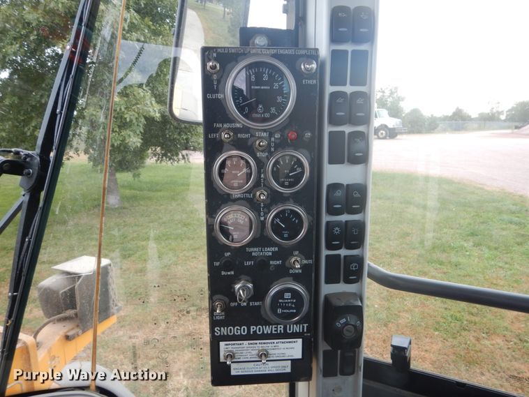 image for item FU9569 2002 Wausau MP3D snow blower