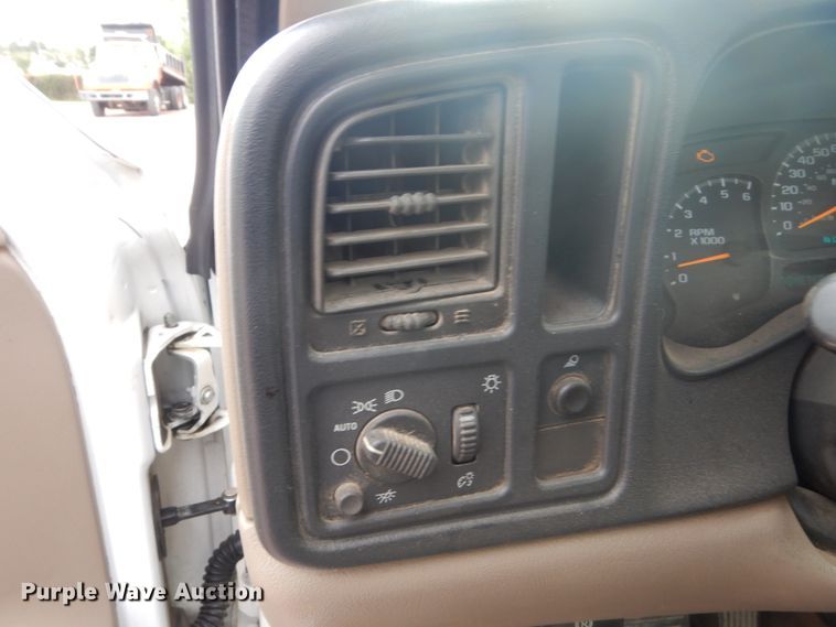 image for item FU9570 2005 Chevrolet Silverado 1500 pickup truck