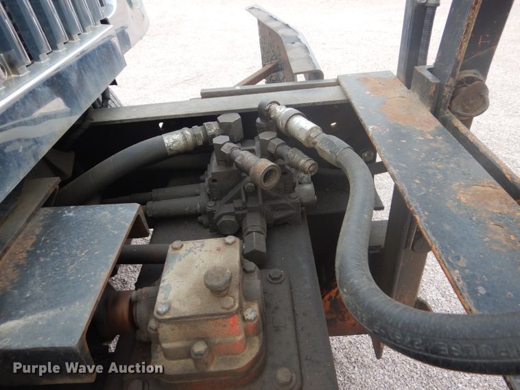 image for item FU9574 2003 International 7400 spreader truck