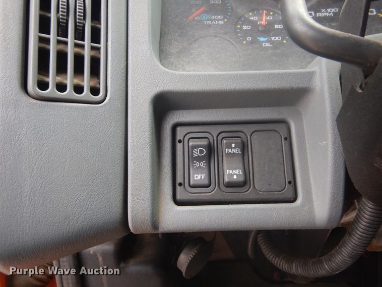 image for item FU9574 2003 International 7400 spreader truck