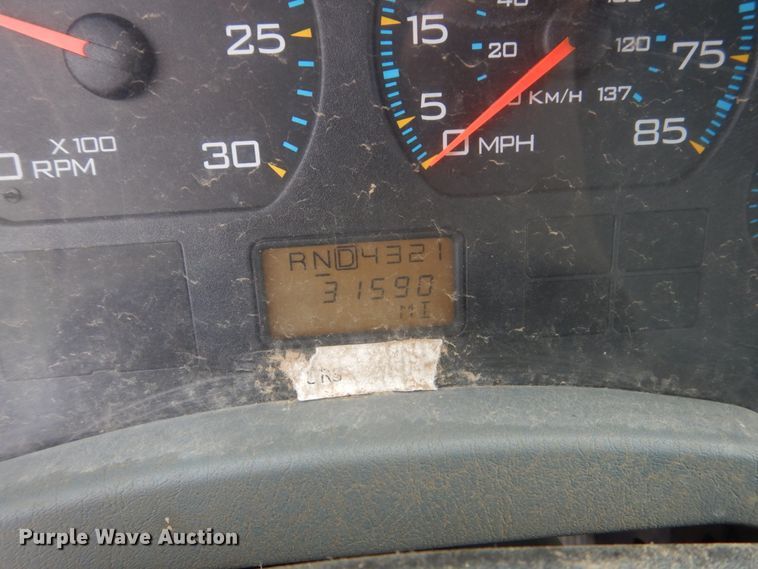 image for item FU9574 2003 International 7400 spreader truck