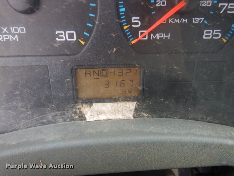 image for item FU9574 2003 International 7400 spreader truck