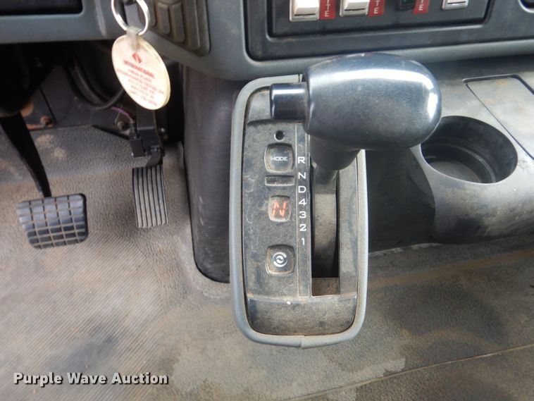 image for item FU9574 2003 International 7400 spreader truck