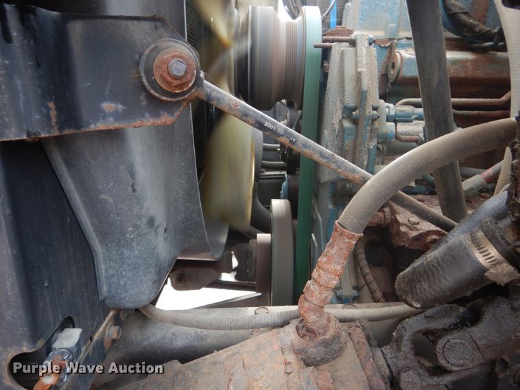 image for item FU9574 2003 International 7400 spreader truck