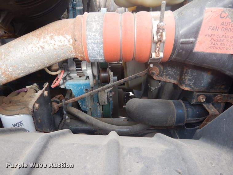 image for item FU9574 2003 International 7400 spreader truck