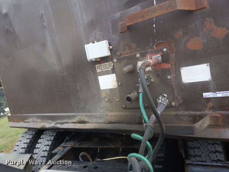 image for item FU9575 2005 Manac TSV48 live bottom trailer