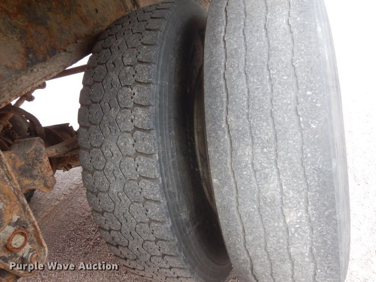 image for item FU9575 2005 Manac TSV48 live bottom trailer