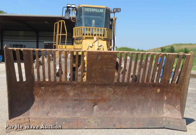 image for item FV9015 2002 Caterpillar 816F landfill compactor