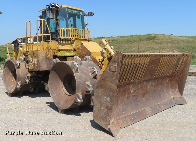 image for item FV9015 2002 Caterpillar 816F landfill compactor