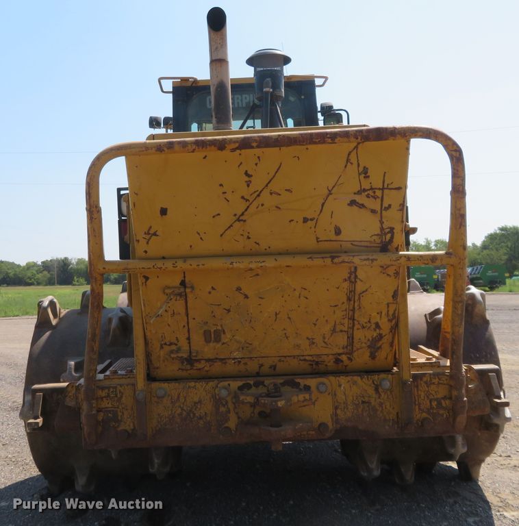 image for item FV9015 2002 Caterpillar 816F landfill compactor