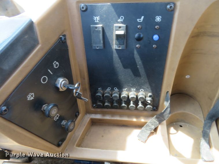 image for item FV9015 2002 Caterpillar 816F landfill compactor