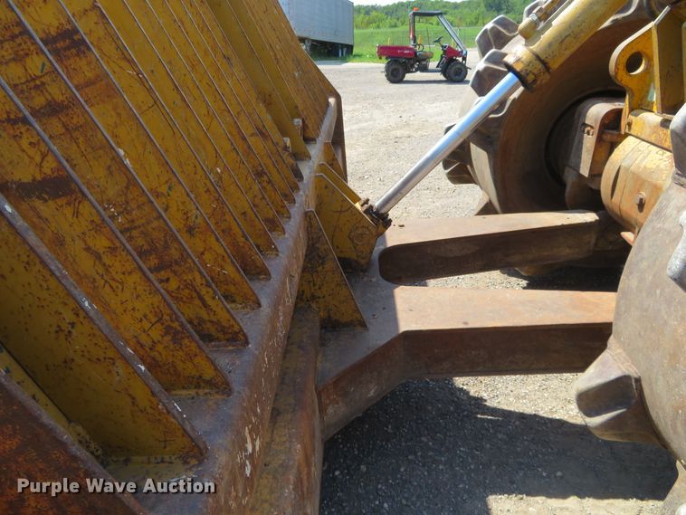 image for item FV9015 2002 Caterpillar 816F landfill compactor