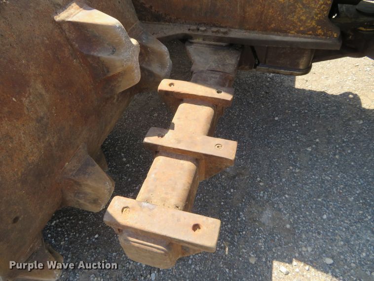 image for item FV9015 2002 Caterpillar 816F landfill compactor