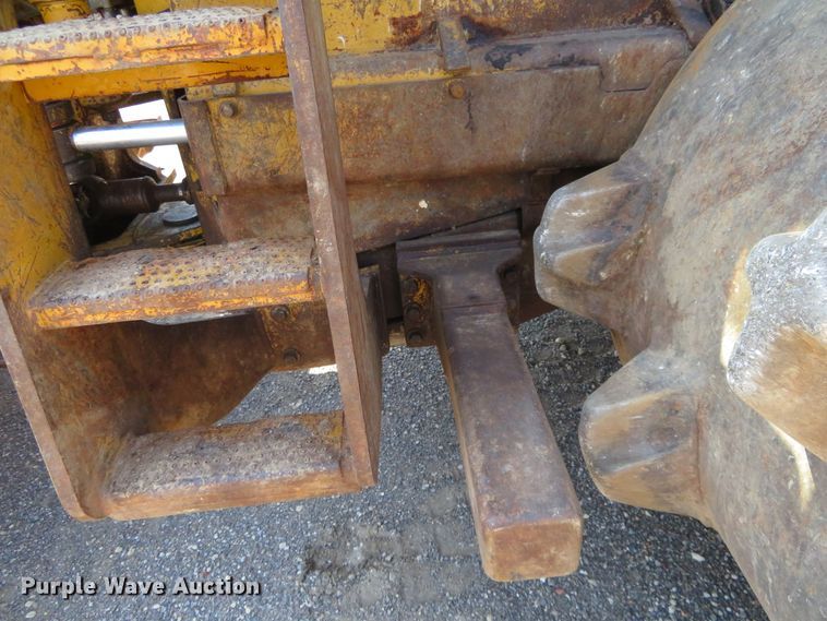 image for item FV9015 2002 Caterpillar 816F landfill compactor