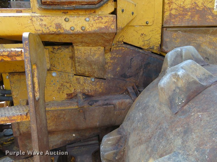 image for item FV9015 2002 Caterpillar 816F landfill compactor