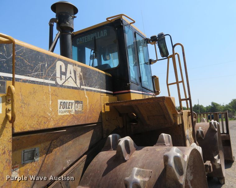 image for item FV9015 2002 Caterpillar 816F landfill compactor