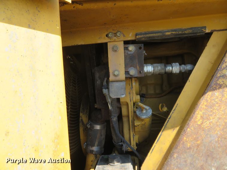 image for item FV9015 2002 Caterpillar 816F landfill compactor