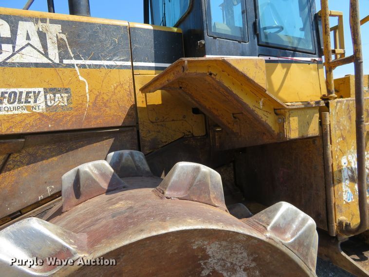 image for item FV9015 2002 Caterpillar 816F landfill compactor