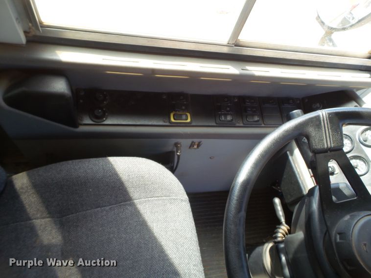 image for item GC9042 2005 Blue Bird All American FE school bus