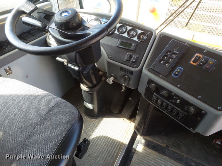 image for item GC9042 2005 Blue Bird All American FE school bus