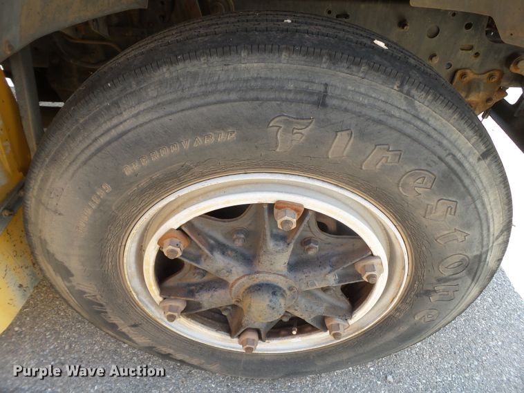 image for item GC9046 1995 Ford B800 school bus