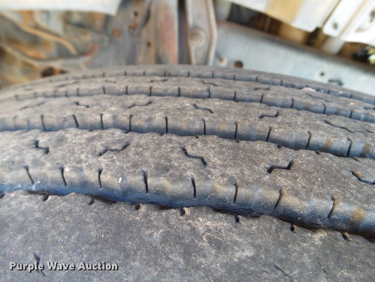 image for item GC9046 1995 Ford B800 school bus