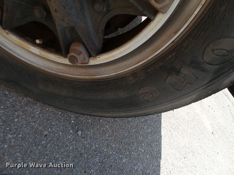 image for item GC9046 1995 Ford B800 school bus