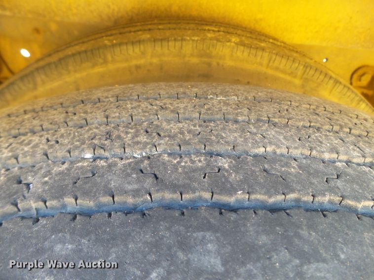 image for item GC9046 1995 Ford B800 school bus