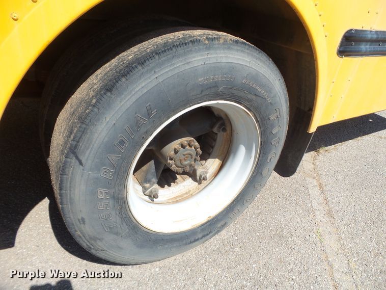 image for item GC9046 1995 Ford B800 school bus