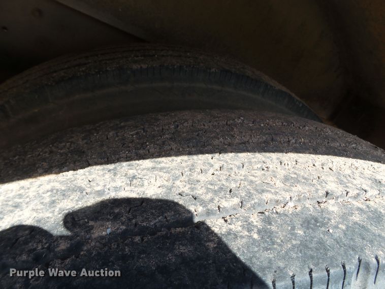 image for item GC9046 1995 Ford B800 school bus