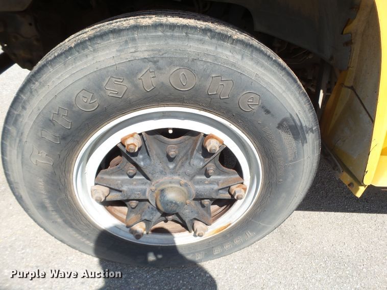 image for item GC9046 1995 Ford B800 school bus